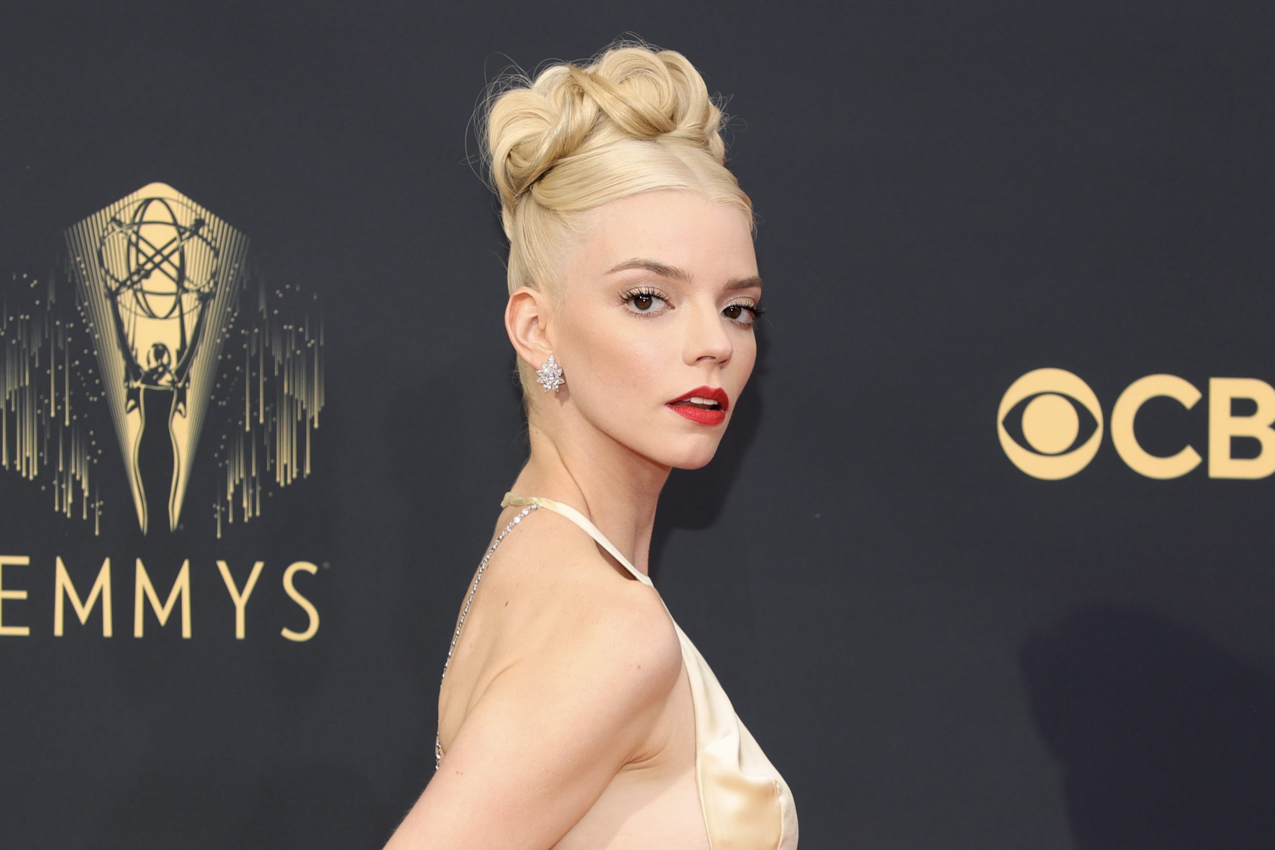 Watch out, it’s hot: ‘The Queen’s Move’ star Anya Taylor-Joy proves red is the color of the season