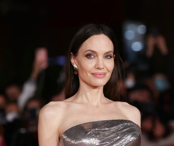 Тест: отличишь ли ты Анджелину Джоли от ее двойников?