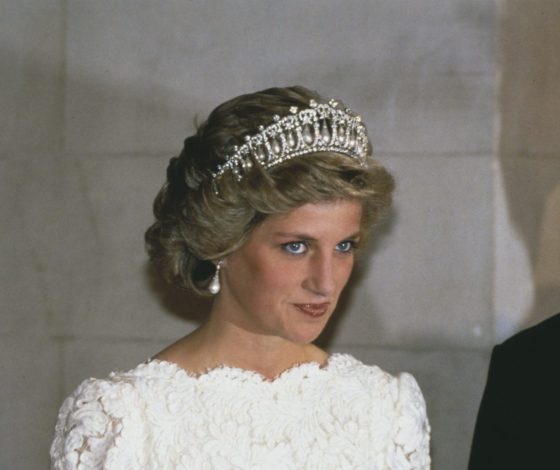 Платье принцессы Дианы продали на аукционе за рекордные 102 млн рублей