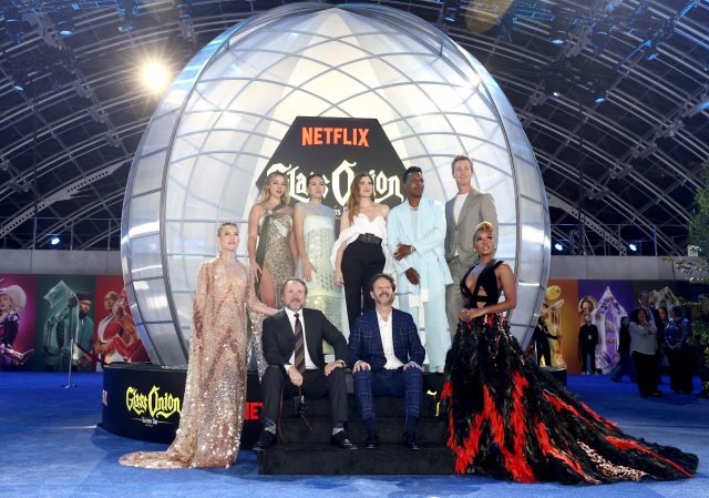 Кейт Хадсон, Джейми Ли Кертис, Реге-Жан Пейдж и другие на премьере фильма «Достать ножи: Стеклянная луковица»