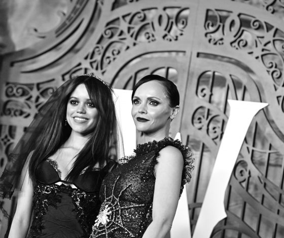 Столкновение поколений: Дженна Ортега не советовалась с Кристиной Риччи на съемках сериала «Уэнсдэй»