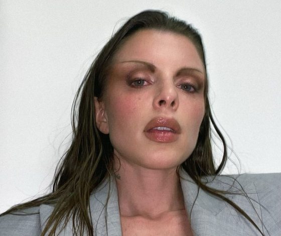 Кружок «Умелые ручки»: Джулия Фокс создала платье из листьев клена