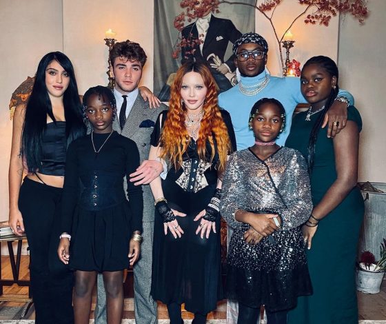 Никого не обделила: Мадонна опубликовала редкий снимок со всеми детьми