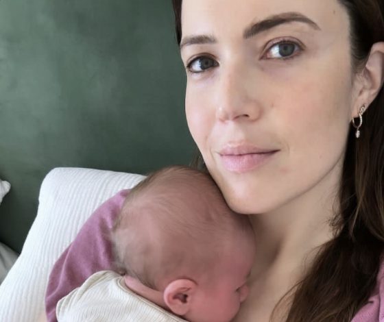 Звезда «Спеши любить» Мэнди Мур поделилась кадрами с новорожденным: как изменилась актриса после родов?