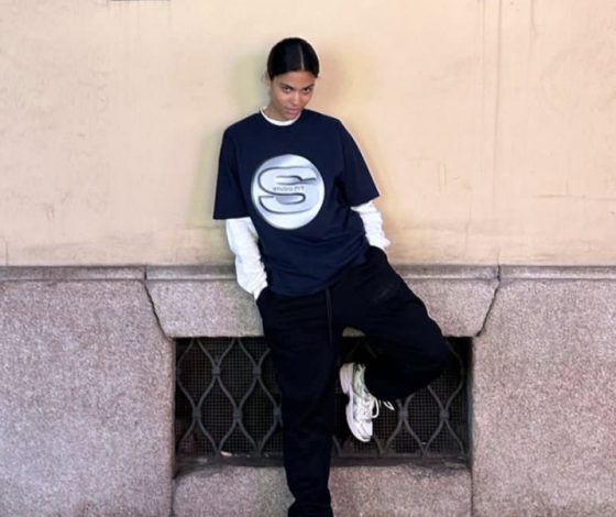 Молодость все прощает: Тина Кунаки доказывает, что стиль подростка может быть очень даже женственным