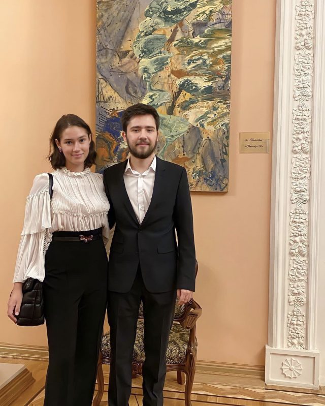 Раз-два и в дамки: 20-летняя Дина Немцова вышла замуж во второй раз