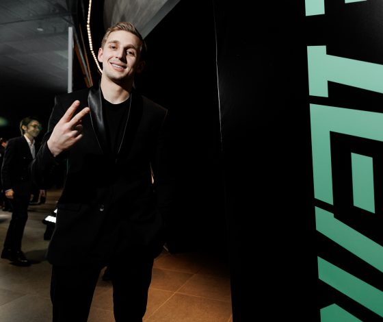 Нас не догонят: Саша Стоун запускает первый в мире юношеский промоушен поп-ММА