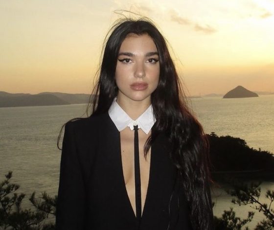 Зима близко: Дуа Липа примерила самые пушистые (и теплые) сапоги