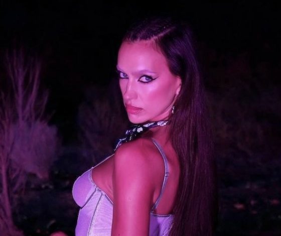 Куда смотреть: Ирина Шейк примерила экстракороткую (и полупрозрачную) юбку