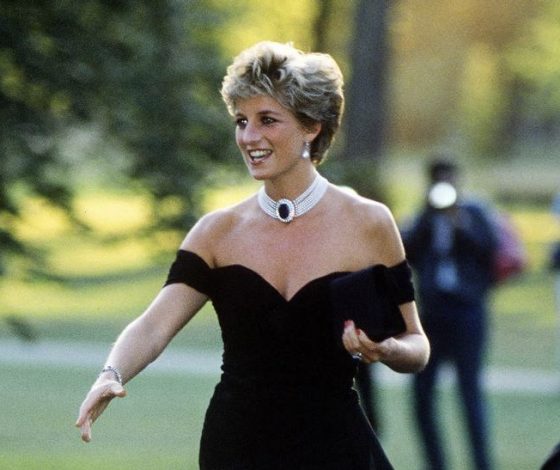 Корона одобряет: Элизабет Дебики повторила культовый образ принцессы Дианы