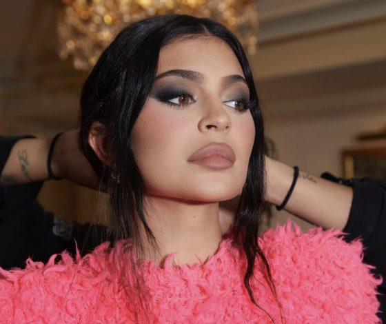 Мама будет против: Кайли Дженнер демонстрирует отличный осенний образ для самых смелых