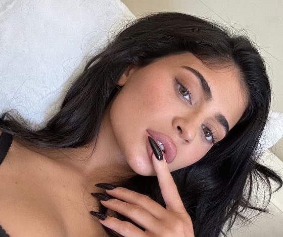 Кайли Дженнер поделилась откровенными фотографиями, на которые хочется смотреть вечно