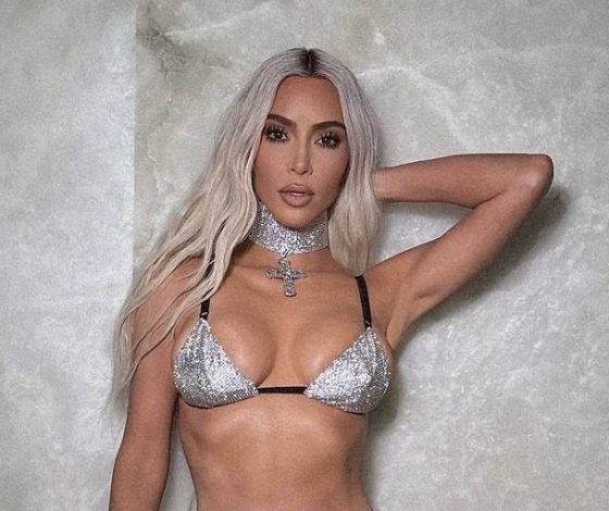 Как сочетать спортивные вещи с высокими сапогами? Учимся у Ким Кардашьян