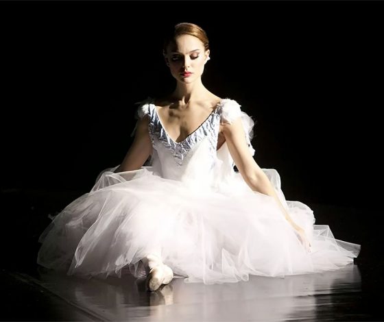 Первая позиция: как тренд на балетную одежду вышел за границы моды и превратился в настоящее социальное (и даже психологическое) явление?