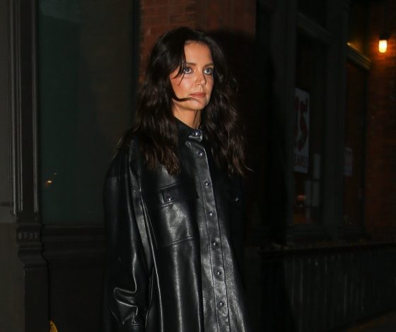 Кэти Холмс показала, как total black образ сделать эффектнее: все дело в изделии