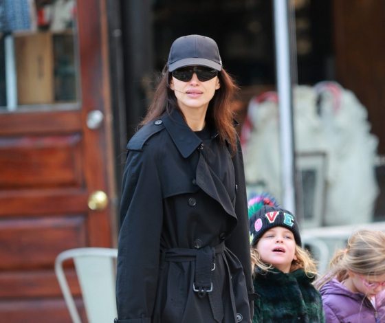 Ирина Шейк демонстрирует отличный головной убор на зиму, о котором мы забываем при наступлении холодов