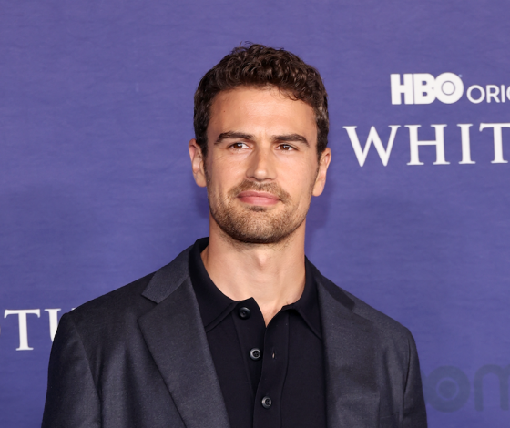 Это потеря: во втором сезоне «Белого лотоса» вырезали очень откровенную сцену с Тео Джеймсом