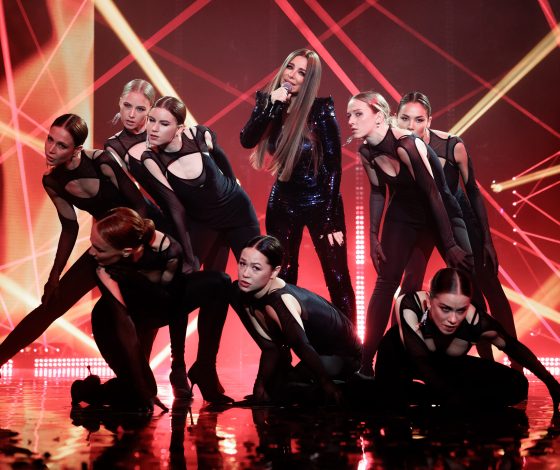 Первое выступление Ани Лорак, неожиданное появление Тимати и другое на новогоднем концерте «ЖАРА New Year»