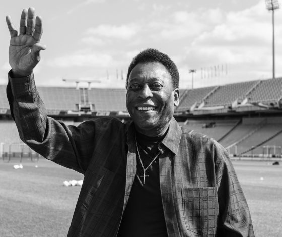 Звезда футбола Пеле скончался