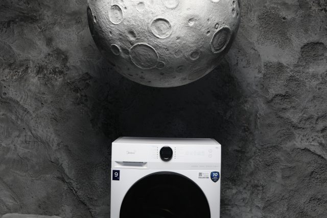 Минимализм и космическая красота: новая стиральная машина мечты Midea Lunar