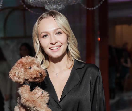 Как в «Великом Гэтсби»: Алла Брулетова, Кристина Шаповалова, Даша Нагорная и другие на открытии бутика будуарных платьев