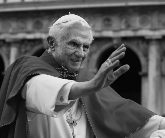 Умер бывший Папа Римский