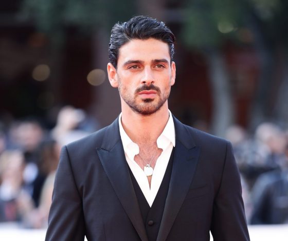 Звезда «365 дней» Микеле Морроне фанат Jony: актер выложил фото с треками певца