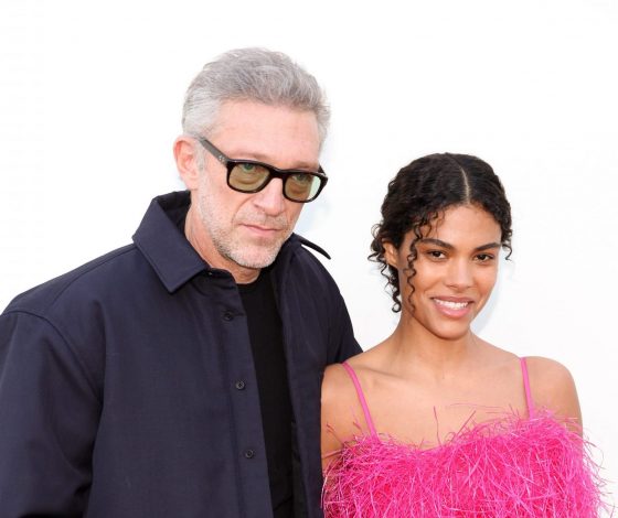 Второй год без Венсана Касселя: Тина Кунаки показала фото с празднования 27-летия