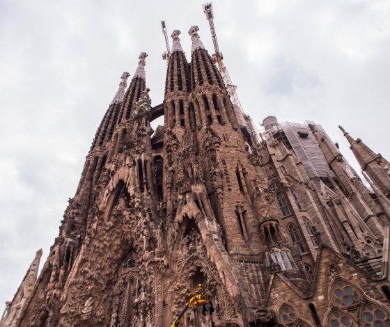 Не прошло и 140 лет: две башни собора Саграда Фамилия в Испании достроены