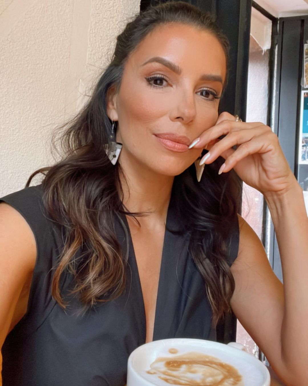 Gorgeous neckline: Eva Longoria teaches how to place accents correctly