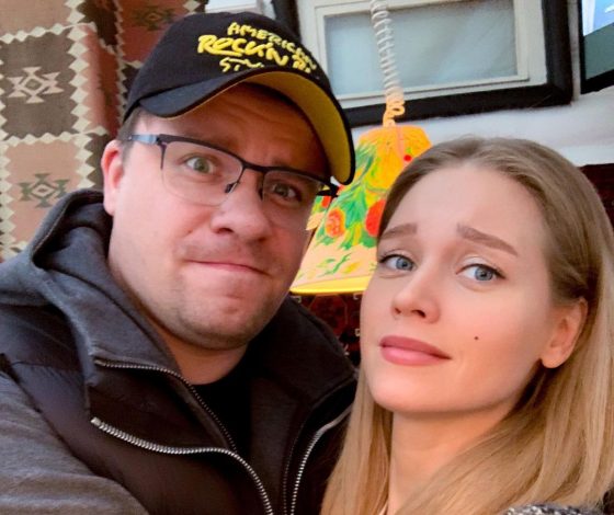 Кристина Асмус утверждает, что Гарик Харламов не оставлял ей с дочерью дом. Комик уже ответил актрисе