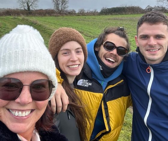 Редкий кадр: Гарри Стайлс отпраздновал Рождество в кругу семьи