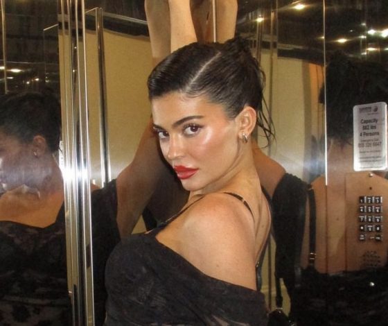 Кайли Дженнер повторила «беременный» образ Рианны. Чем аутфит получился лучше?