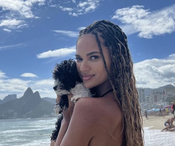 Бывшая девушка Канье Уэста Джулиана Налу продемонстрировала идеальную фигуру в купальнике (и показала рэперу, что он потерял)