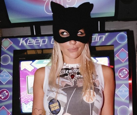 От ковбойских шляп до косынок: 12 нестандартных головных уборов на замену привычной (и набившей оскомину) вязаной шапке