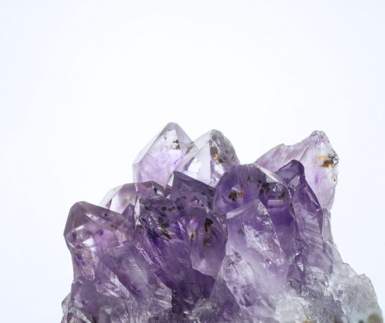 Подойдет всем: 5 брендов минеральной косметики