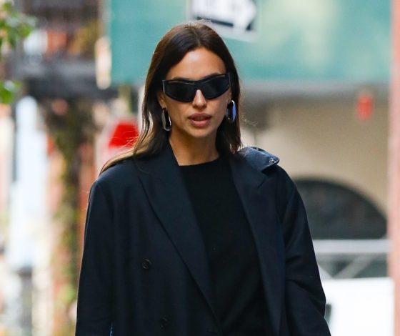 Кожаный пиджак + короткие шорты: Ирина Шейк примерила провокационный образ