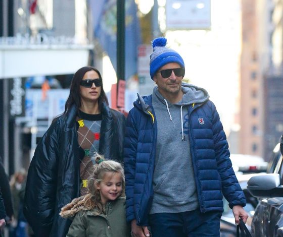 Любовь в большом городе: Ирина Шейк и Брэдли Купер на прогулке с дочерью