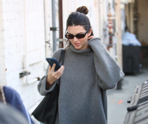 Этой зимой тебе точно нужен свитер, как у Кендалл Дженнер