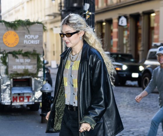 Как правильно сочетать цвета в одежде, чтобы получился нескучный образ? Джиджи Хадид расскажет