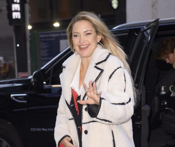 В пальто зимой тоже тепло: Кейт Хадсон знает, что носить, чтобы не замерзнуть