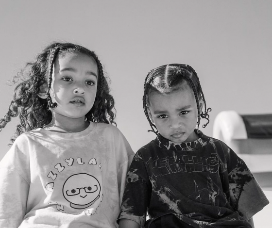 Как они подросли: Ким Кардашьян поделилась милой фотографией младших детей