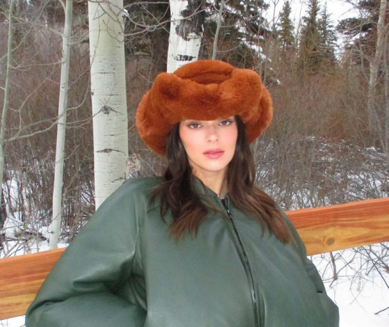 Кендалл Дженнер показала идеальную трендовую шапку на зиму, и ее надо видеть