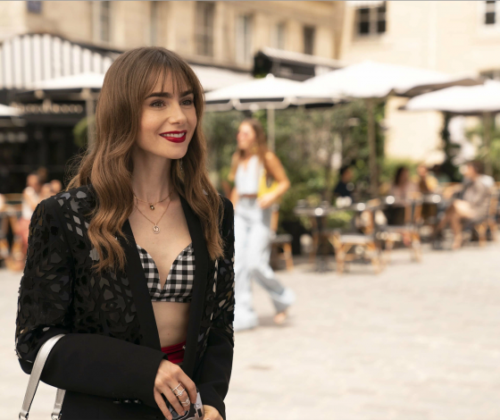 Спойлер: Лили Коллинз уверена, что у актеров сериала «Эмили в Париже» были бы «панические атаки», если бы шоу закончилось после финала третьего сезона