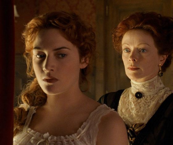 «Никто не мог правильно дышать»: звезда фильма «Титаник» Фрэнсис Фишер рассказала, каково было сниматься в корсетах