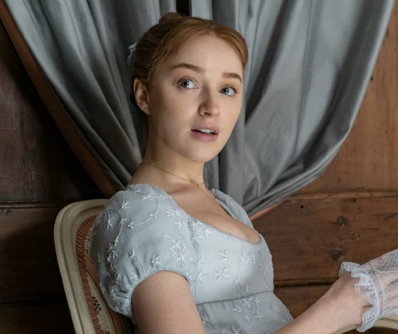 Проще говоря: звезда «Бриджертонов» Фиби Дайневор доказывает, что базовые вещи отлично смотрятся на красных дорожках