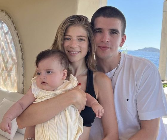 Саша Новикова рассказала, на каком языке они с Федуком общаются с дочкой