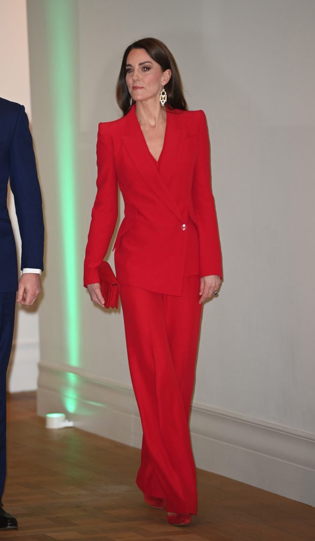 Кейт Миддлтон знает, какой оттенок красного нужно носить, чтобы выглядеть потрясающе