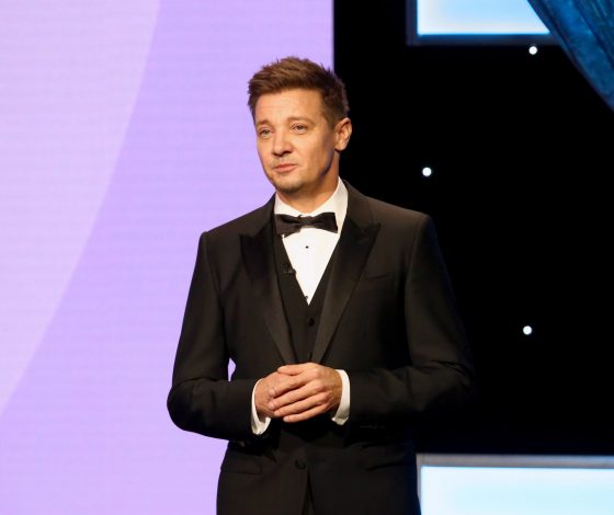 Джереми Реннер опубликовал эмоциональный пост спустя год после аварии