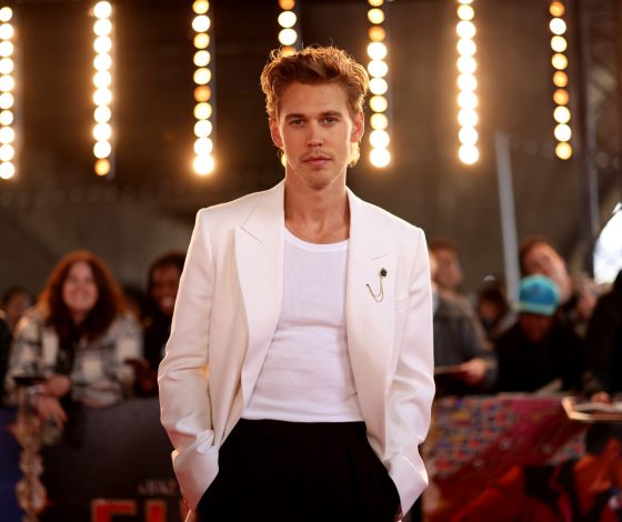 «Ирония судьбы» в реальной жизни: Остин Батлер снялся для журнала как Ипполит